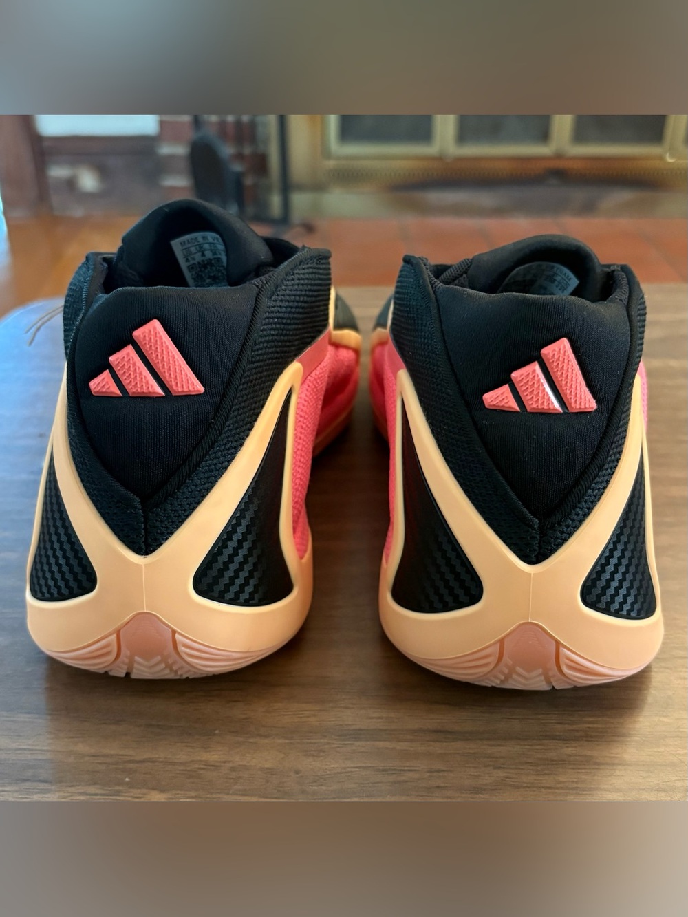 Brand new never worn!  Adidas AE 2!  Size 4.5. Perfect for basketball - Picture 3 of 4